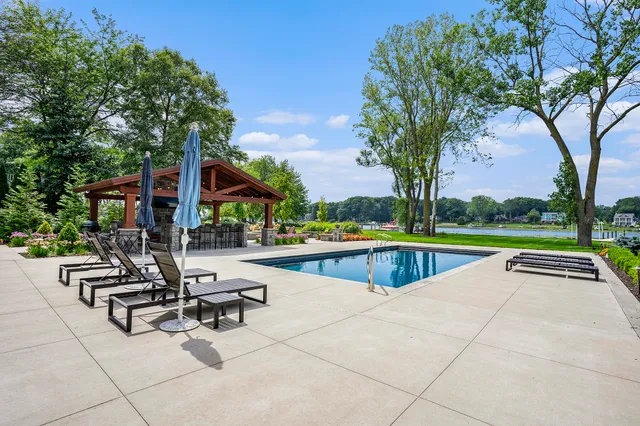 $2,625,000 | 798 Pine Bay Drive, Holland, MI 49424