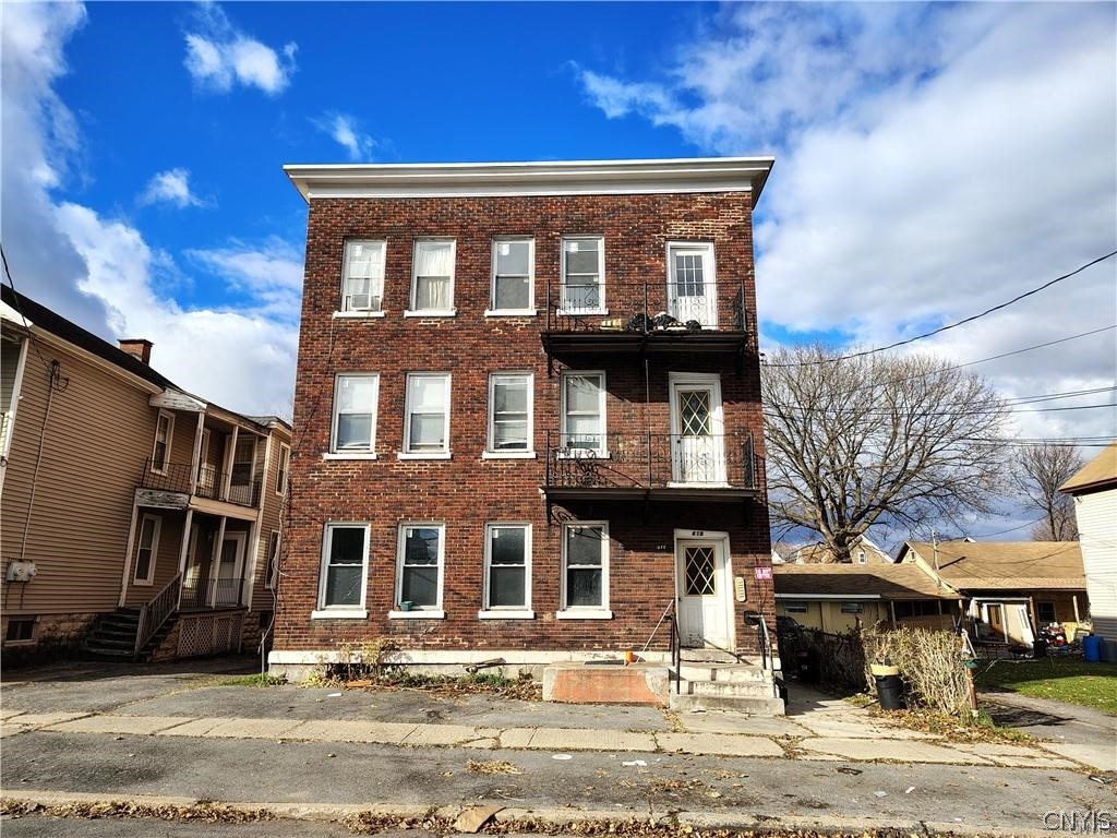 418 Bacon Street Utica, NY 13501 - Photo 4 of 48