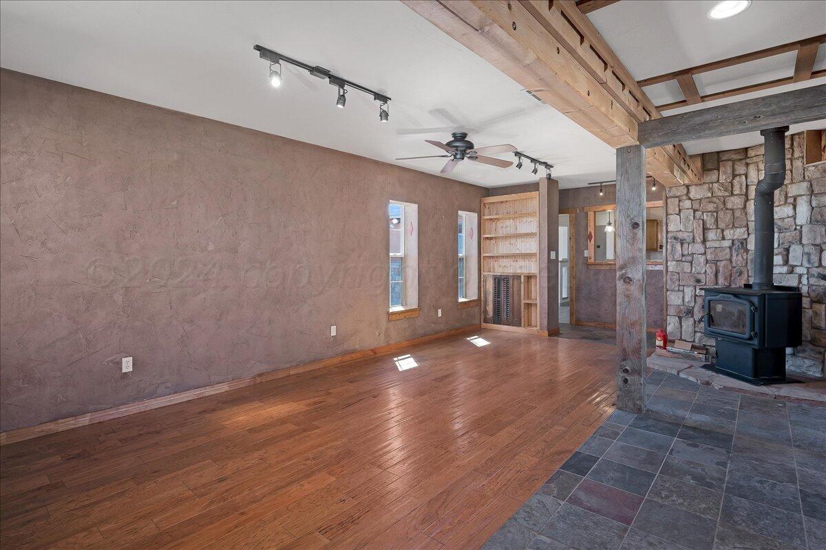 5100 Brickplant Road Amarillo, TX 79124 - Photo 9 of 37 08-Living Room
