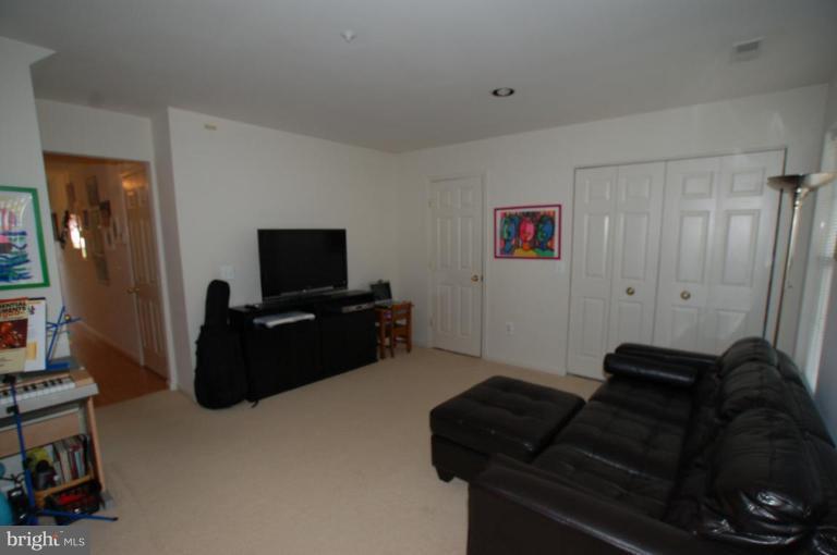 636 Howards Loop, Unit 13 Annapolis, MD 21401 - Photo 3 of 30 Family Room #2