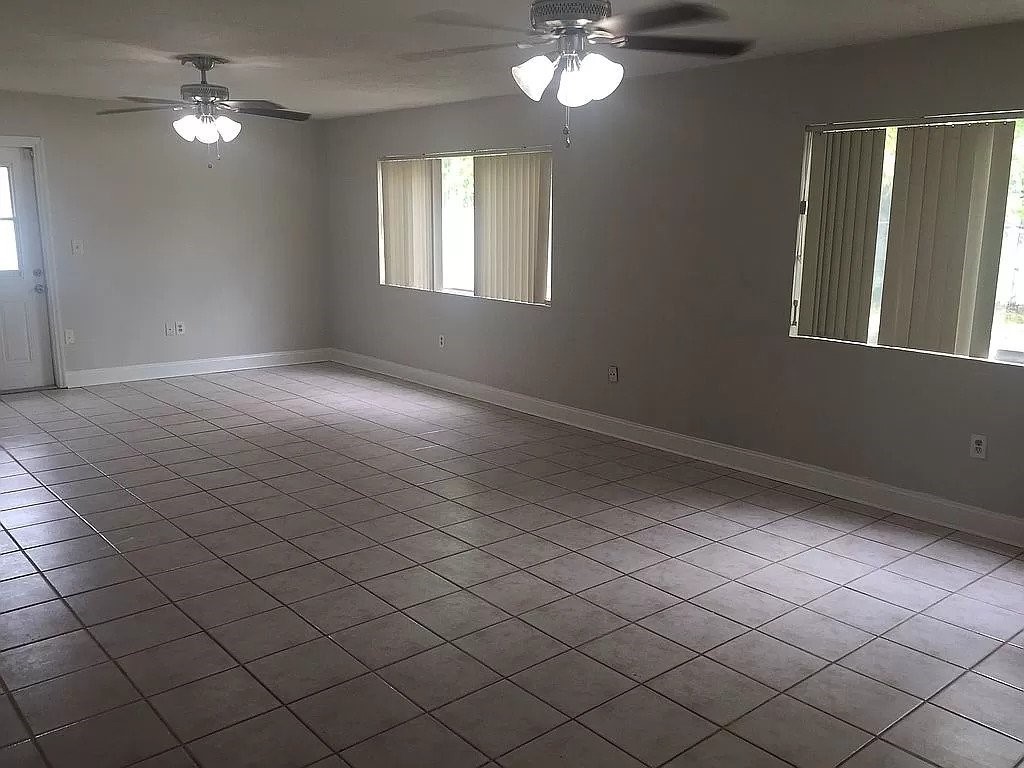 2425 6th Road Southwest Vero Beach, FL 32962 - Photo 12 of 22 Gallery Image 12