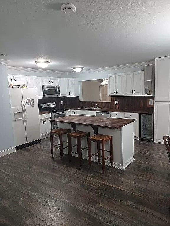 2425 6th Road Southwest Vero Beach, FL 32962 - Photo 8 of 22 Gallery Image 8