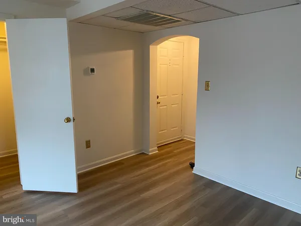 $1,895 | 1816 Queens Lane, Arlington, VA 22201