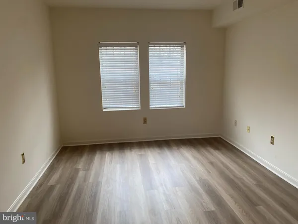 $1,895 | 1816 Queens Lane, Arlington, VA 22201