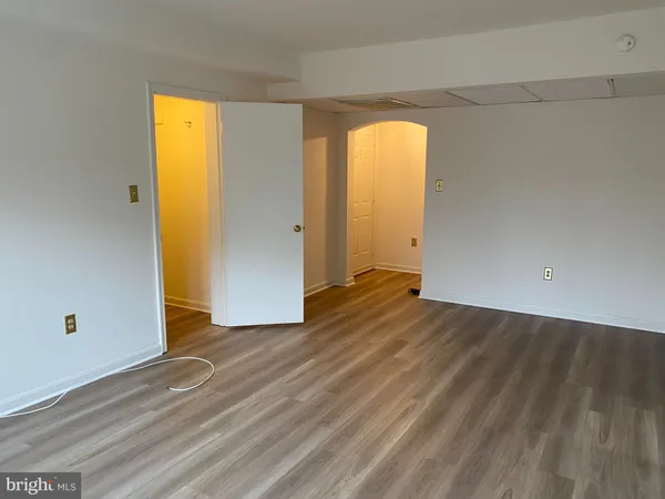 $1,895 | 1816 Queens Lane, Arlington, VA 22201