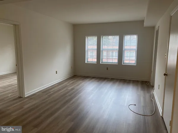 $1,895 | 1816 Queens Lane, Arlington, VA 22201