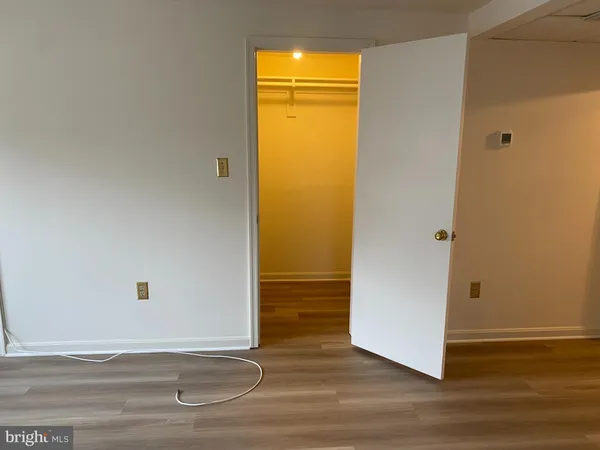 $1,895 | 1816 Queens Lane, Arlington, VA 22201
