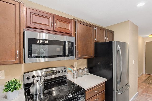 $385,000 | 8120 145th Court Northeast, Unit D, Redmond, WA 98052