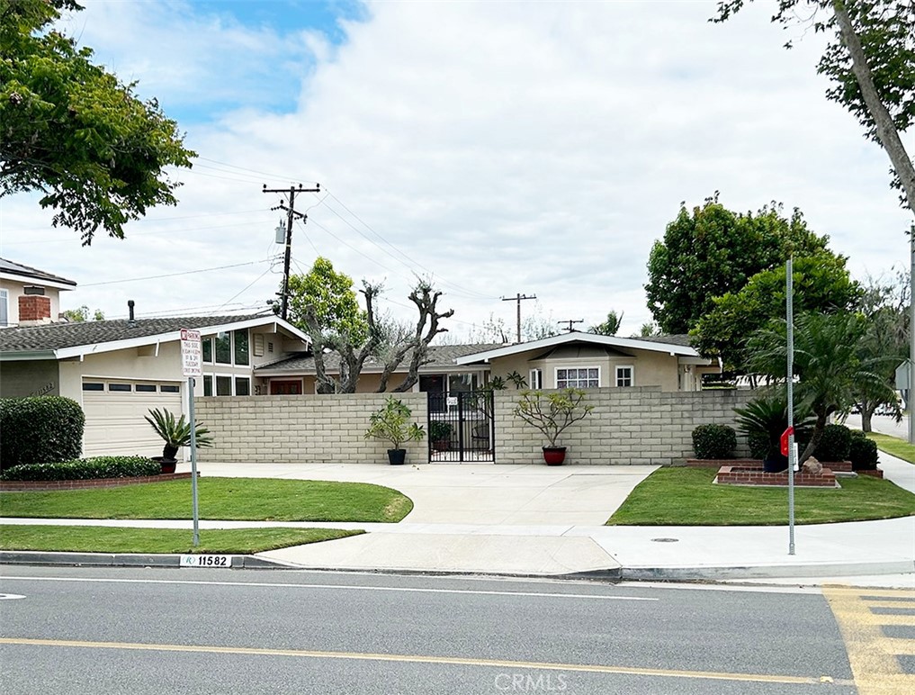 11582 Foster Road Los Alamitos, CA 90720 - Photo 5 of 26