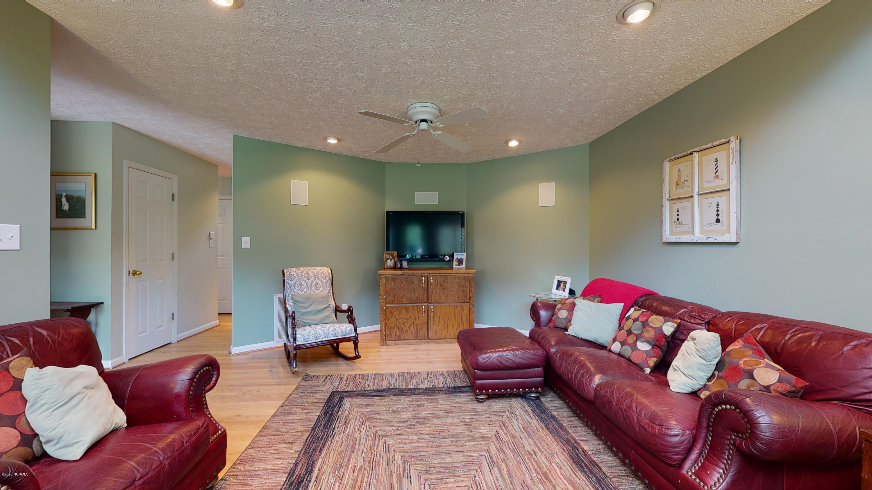 183 Oak Road Beaufort, NC 28516 - Photo 8 of 47 Living Room