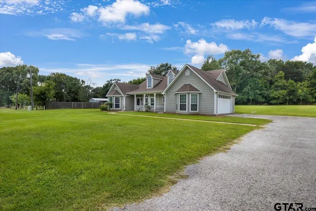 a view of house with a big yard