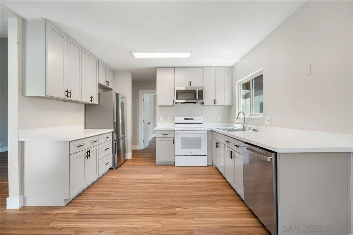 5473 Adobe Falls Road, Unit 9 San Diego, CA 92120 - Photo 4 of 21