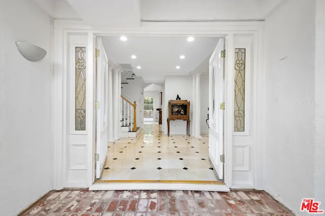 $2,895,000 | 2461 Jupiter Drive, Los Angeles, CA 90046