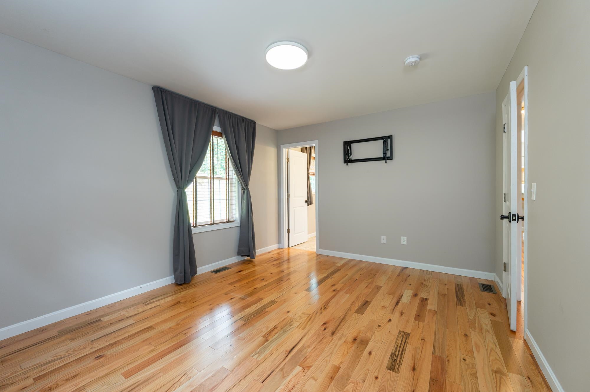 1118 Bodwell Road Manchester, NH 03109 - Photo 14 of 33 Gallery Image 14