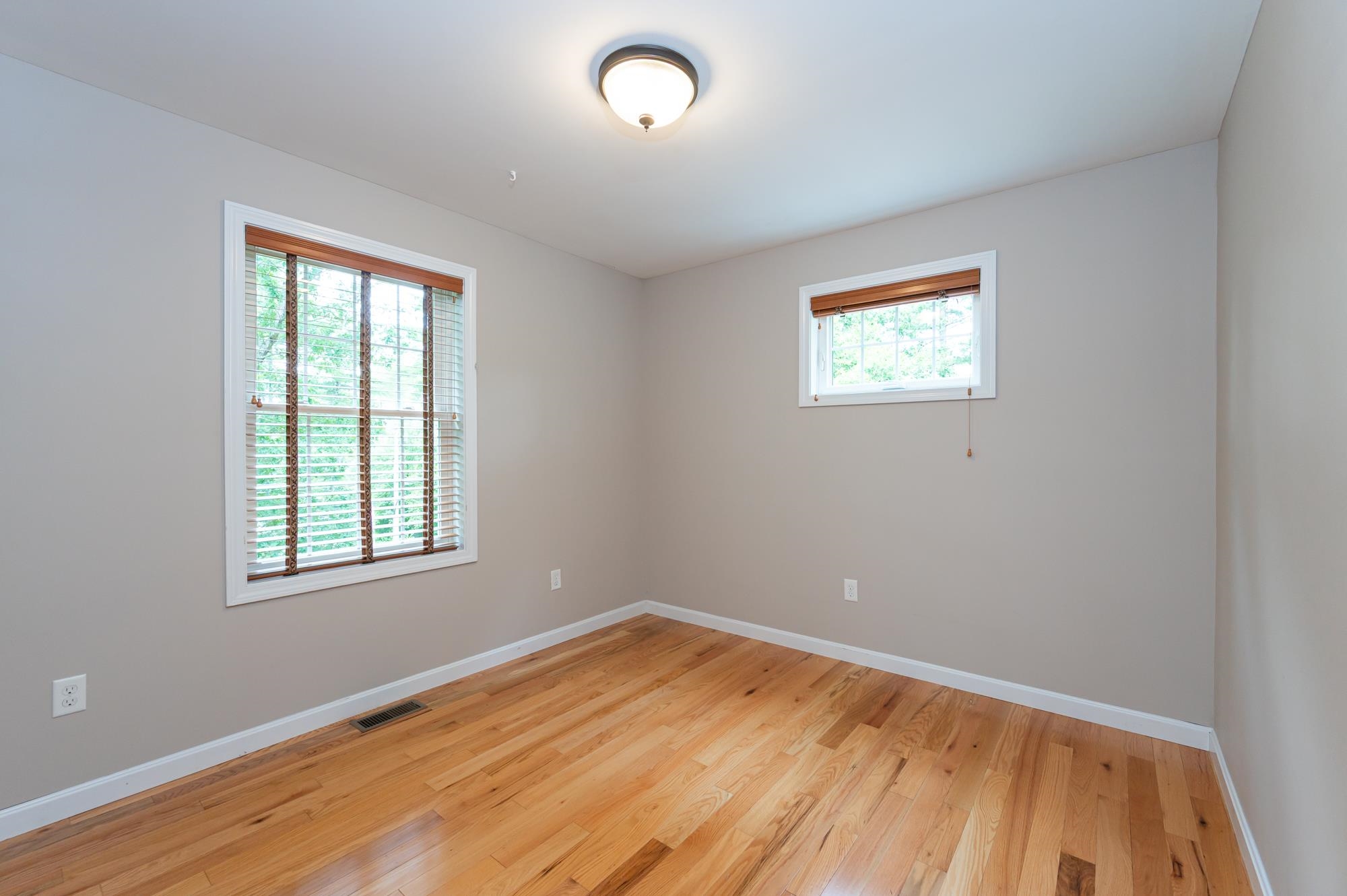 1118 Bodwell Road Manchester, NH 03109 - Photo 16 of 33 Gallery Image 16