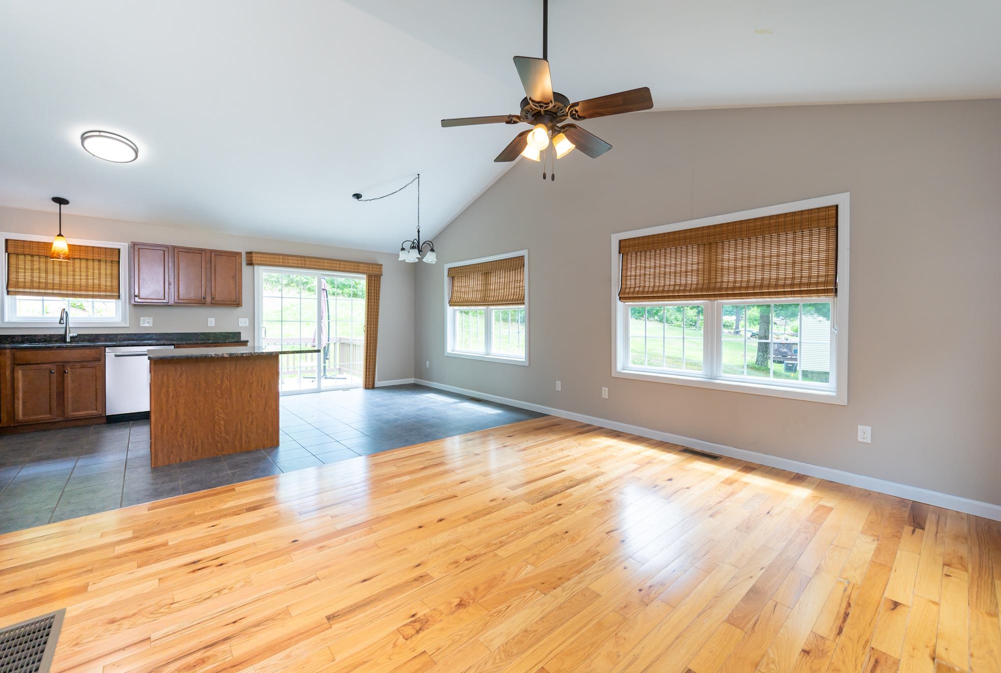 1118 Bodwell Road Manchester, NH 03109 - Photo 4 of 33 Gallery Image 4