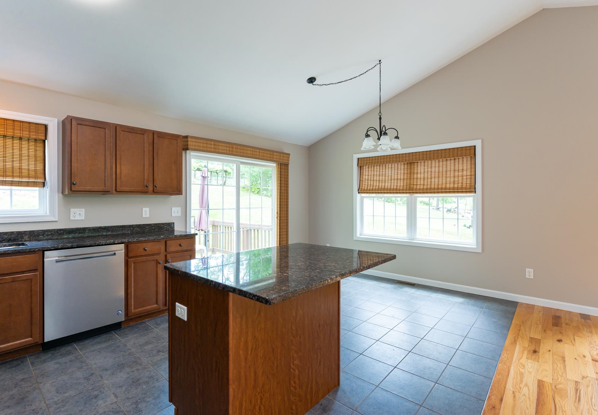 1118 Bodwell Road Manchester, NH 03109 - Photo 5 of 33 Gallery Image 5