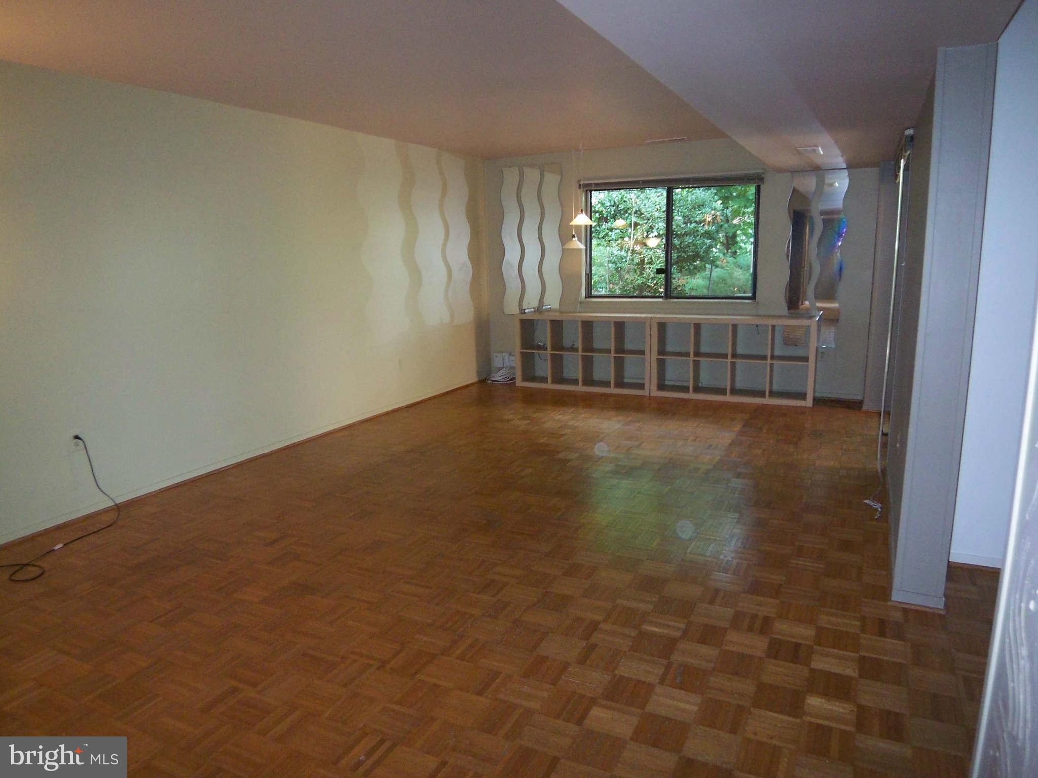 11793 Indian Ridge Road Reston, VA 20191 - Photo 3 of 23 Living Room