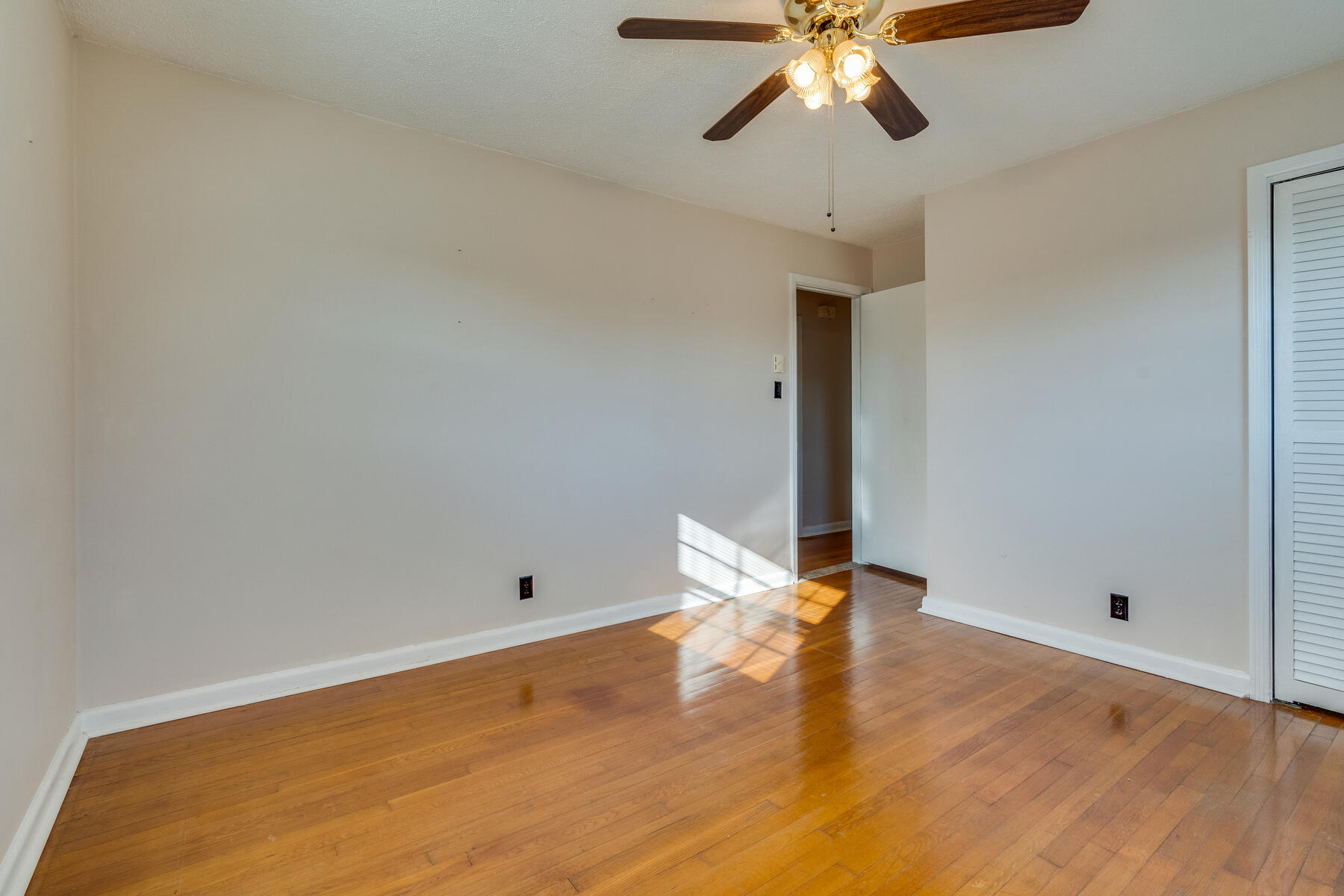 141 Valley View Road Bristol, VA 24202 - Photo 17 of 34 017