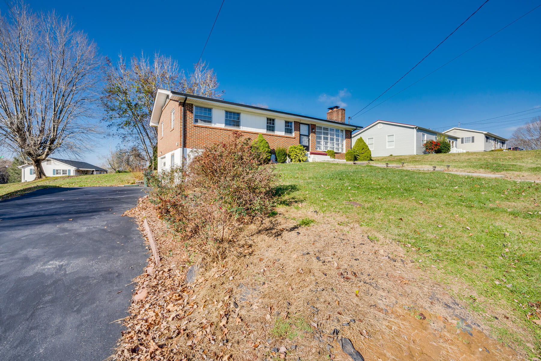 141 Valley View Road Bristol, VA 24202 - Photo 2 of 34 002