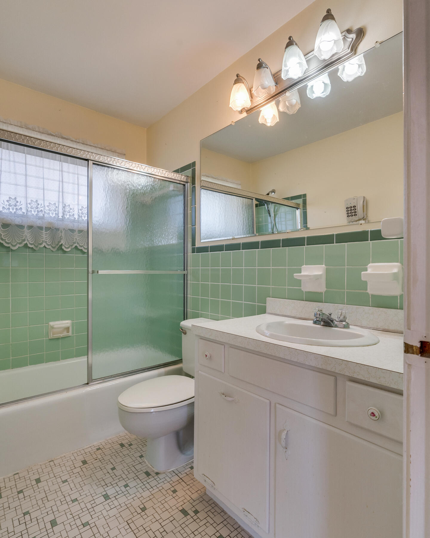 141 Valley View Road Bristol, VA 24202 - Photo 21 of 34 021