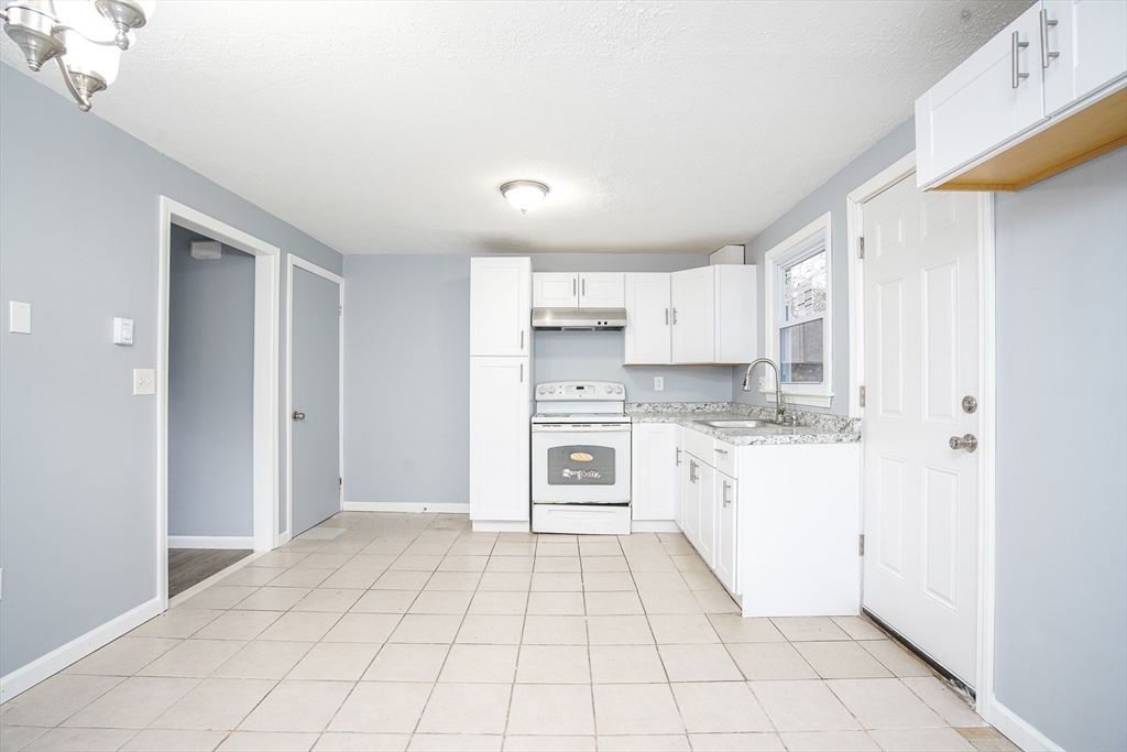 75-77 Chester Street, Unit 77 Springfield, MA 01105 - Photo 2 of 13