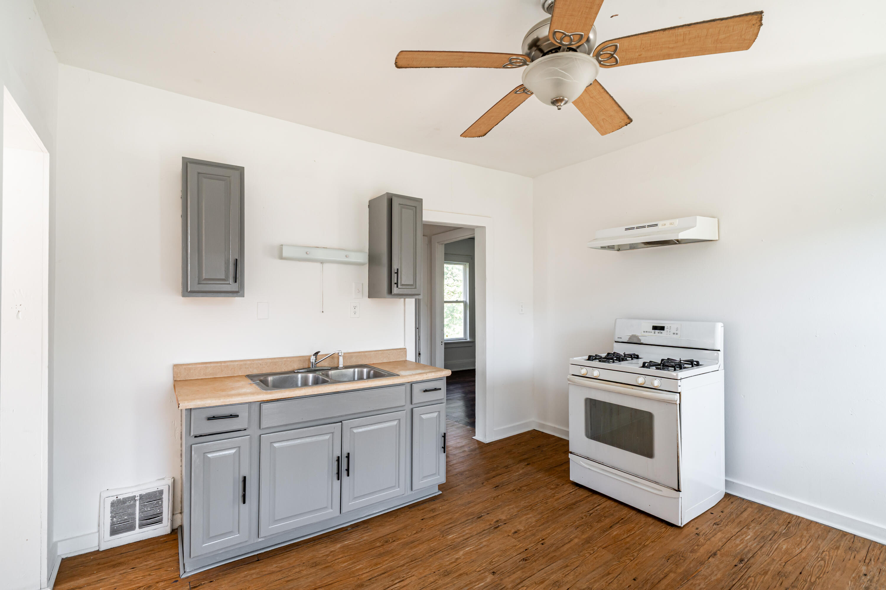 2857 North 34th Street, Unit 2859 Milwaukee, WI 53210 - Photo 3 of 33 DSC07287