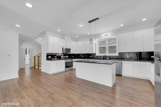 $980,000 | 615 Harper Drive, Algonquin, IL 60102