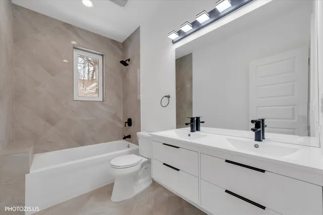 $980,000 | 615 Harper Drive, Algonquin, IL 60102