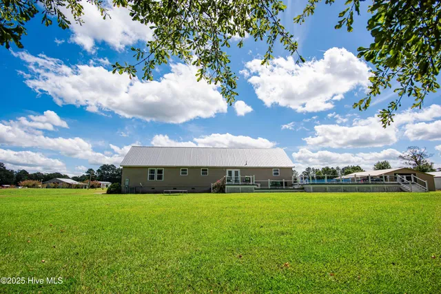 $585,000 | 154 Briar Patch Lane, Trenton, NC 28585