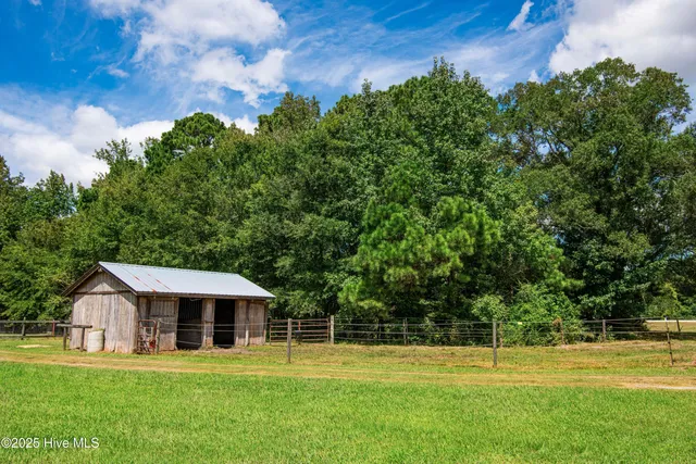 $585,000 | 154 Briar Patch Lane, Trenton, NC 28585