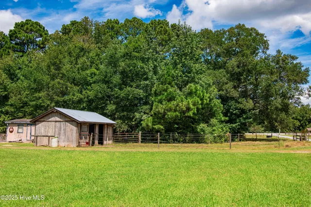 $585,000 | 154 Briar Patch Lane, Trenton, NC 28585