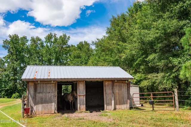 $585,000 | 154 Briar Patch Lane, Trenton, NC 28585