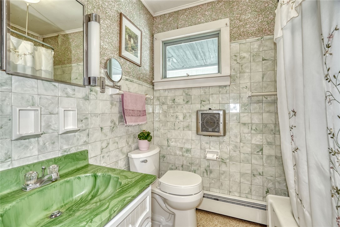 1178 Ridge Road Ontario, NY 14519 - Photo 16 of 49 First Floor Full bath with tub/shower combo