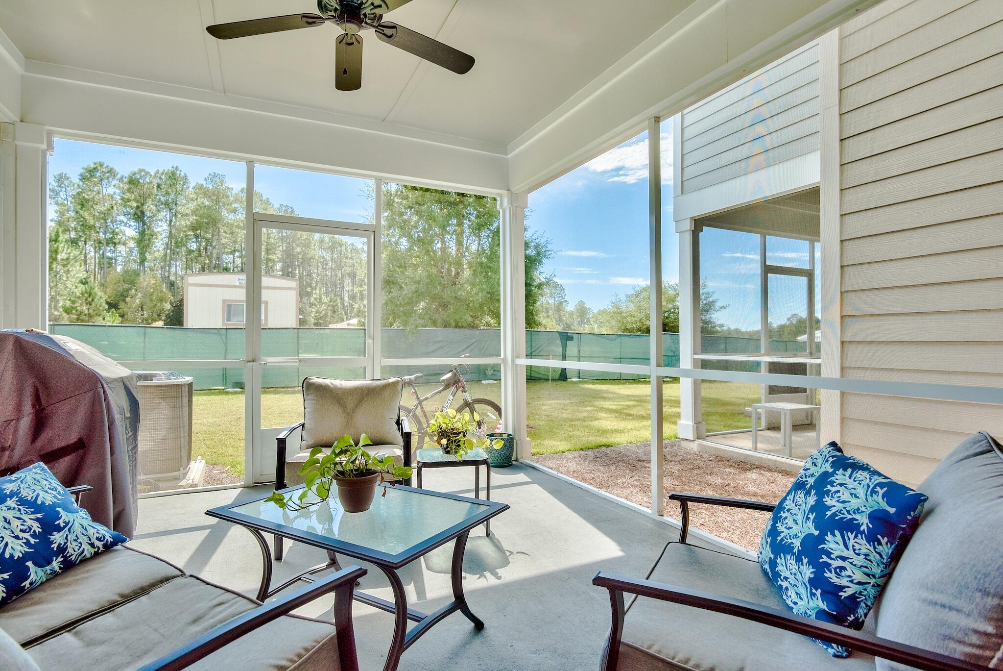 157 North Sand Palm Road Freeport, FL 32439 - Photo 22 of 24 a living room with furniture and a window