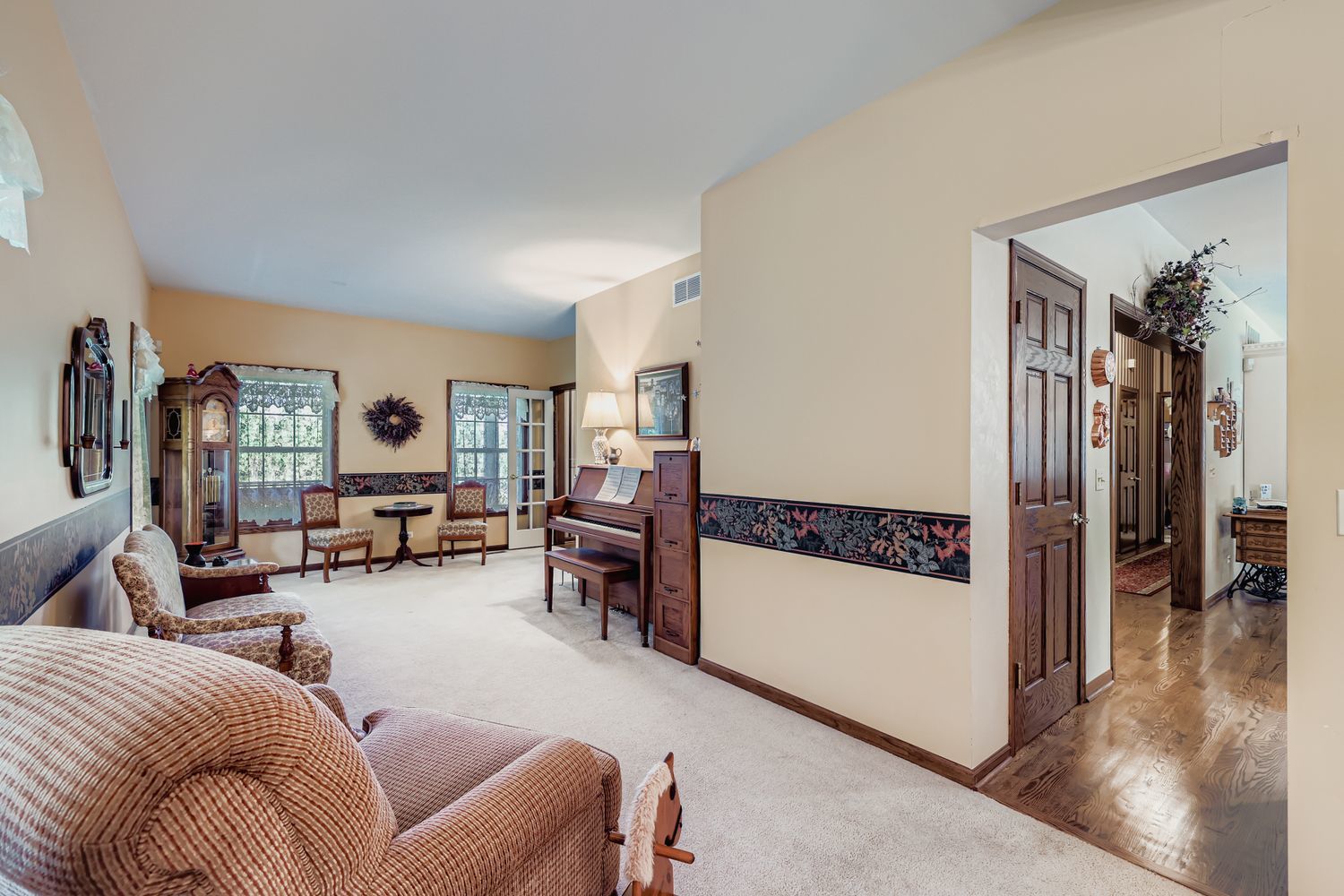 13N441 Coombs Road Elgin, IL 60124 - Photo 4 of 38 Gallery Image 4