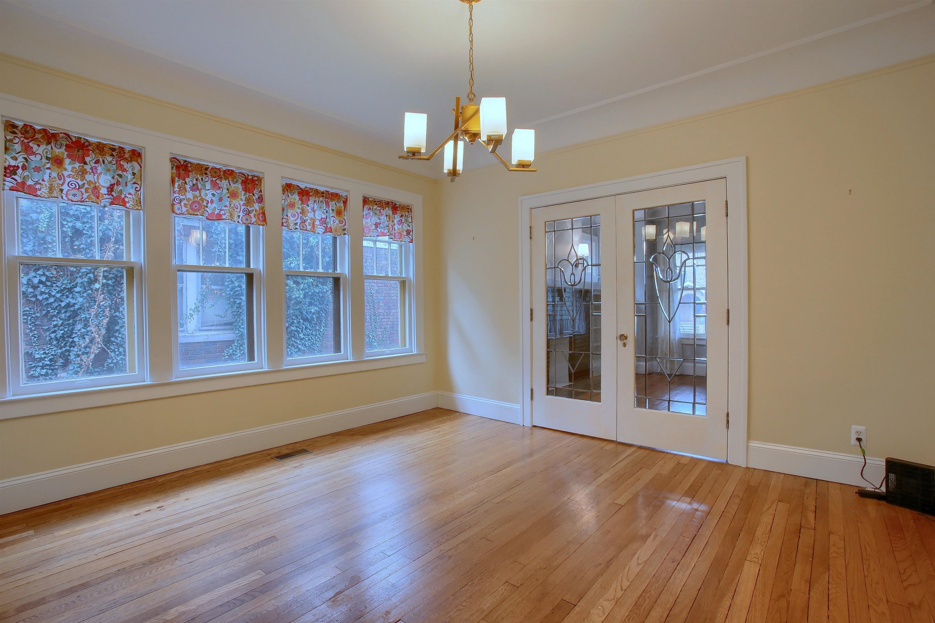 1334 Nottingham Road Grosse Pointe, MI 48230 - Photo 8 of 33 50093704-7.JPG