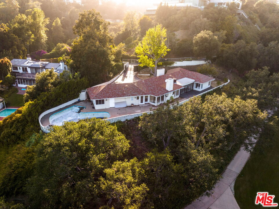 10985 Bellagio Road Los Angeles, CA 90077 - Photo 4 of 5 a view of a house with a yard