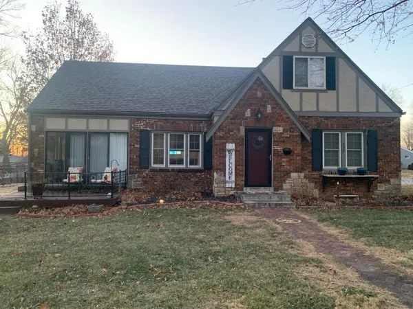 $345,000 | 402 South Doyle Street, Louisburg, KS 66053