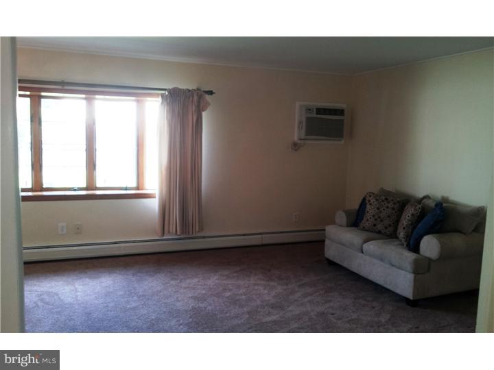 8 Hillside Road Levittown, PA 19056 - Photo 11 of 20 Living Room