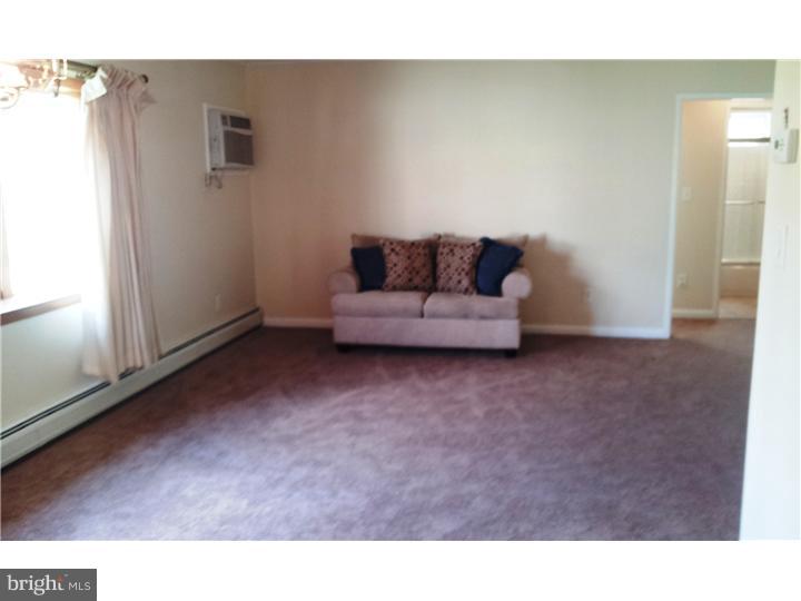 8 Hillside Road Levittown, PA 19056 - Photo 12 of 20 Living Room