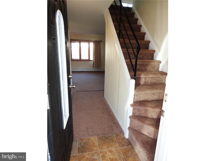 8 Hillside Road Levittown, PA 19056 - Photo 3 of 20 Foyer