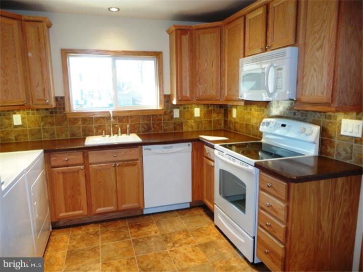 8 Hillside Road Levittown, PA 19056 - Photo 4 of 20 Kitchen