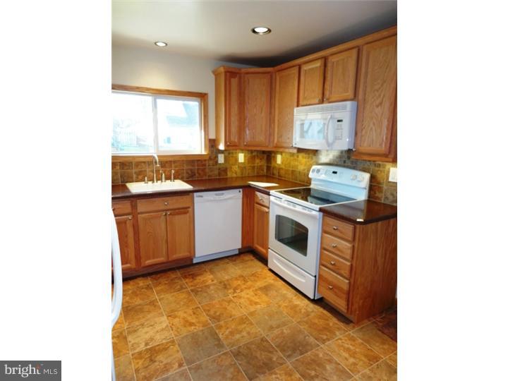 8 Hillside Road Levittown, PA 19056 - Photo 5 of 20 Kitchen