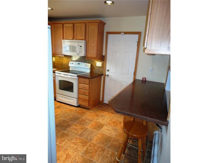 8 Hillside Road Levittown, PA 19056 - Photo 6 of 20 Kitchen