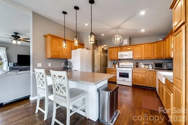 $590,000 | 262 Sams Trail, Waynesville, NC 28786