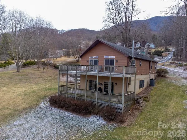 $590,000 | 262 Sams Trail, Waynesville, NC 28786