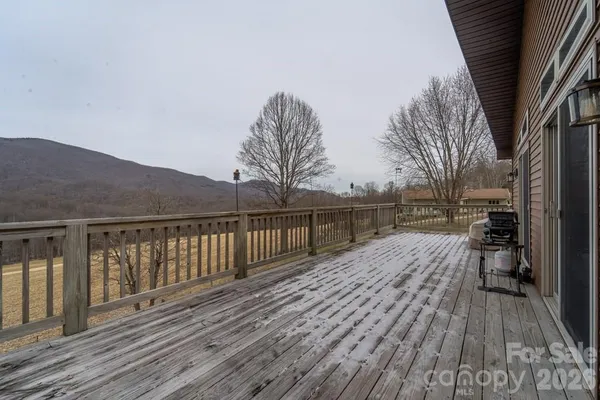 $590,000 | 262 Sams Trail, Waynesville, NC 28786