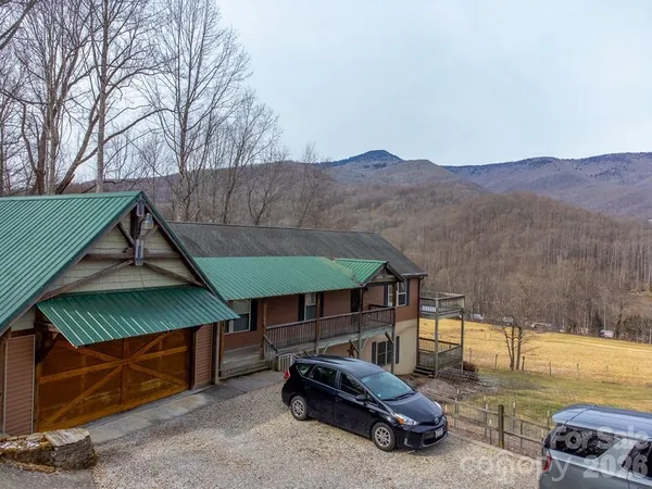 $590,000 | 262 Sams Trail, Waynesville, NC 28786
