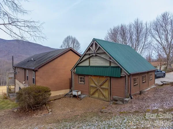 $590,000 | 262 Sams Trail, Waynesville, NC 28786